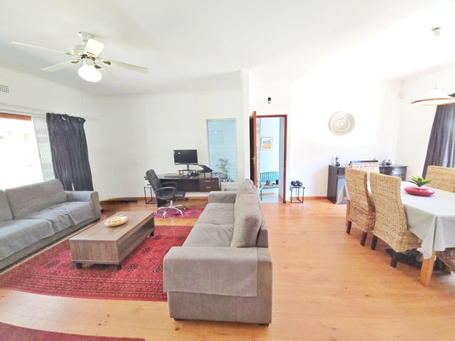 5 Bedroom Property for Sale in Kingfisher Creek Western Cape